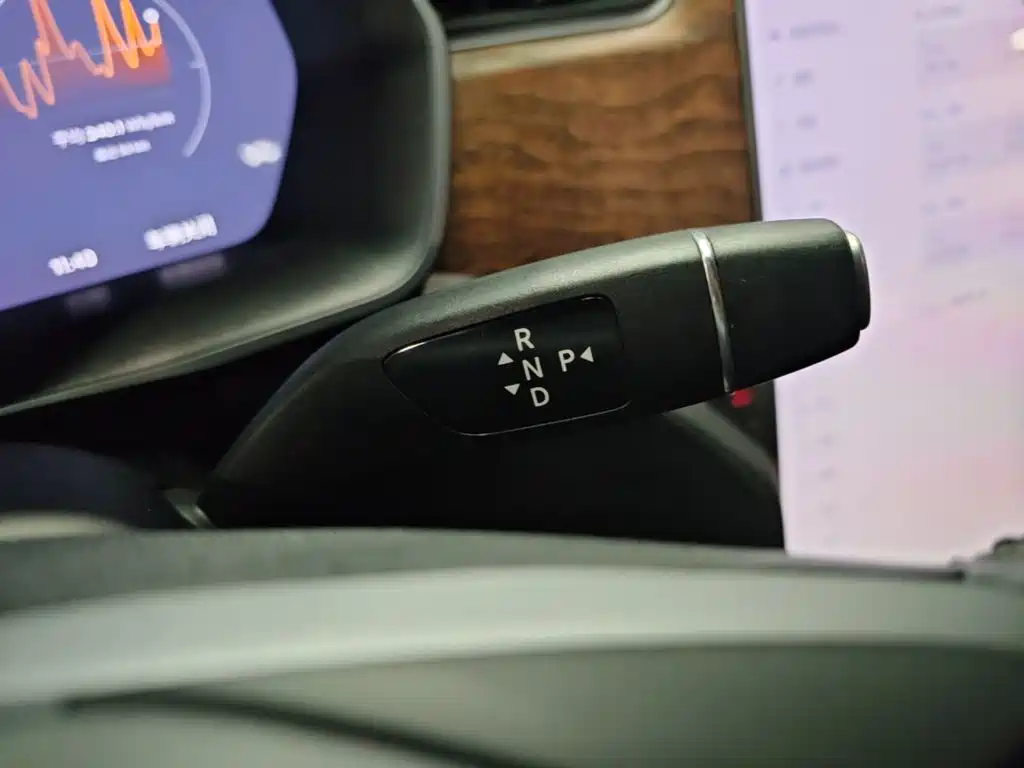 Tesla Model X — миниатюра 14