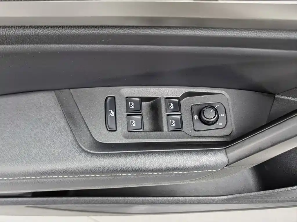 Volkswagen Lavida — миниатюра 9
