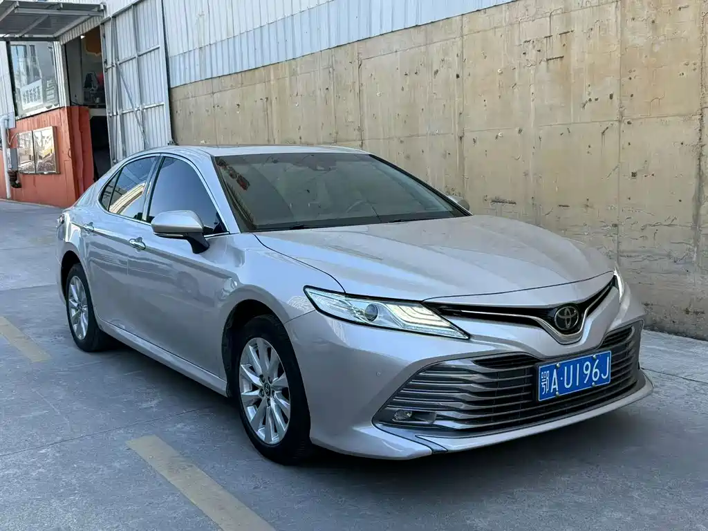 Toyota Camry — миниатюра 3
