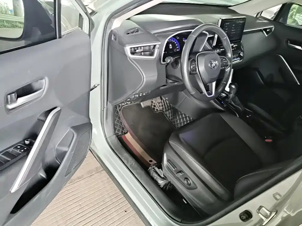 Toyota Corolla Cross — миниатюра 16