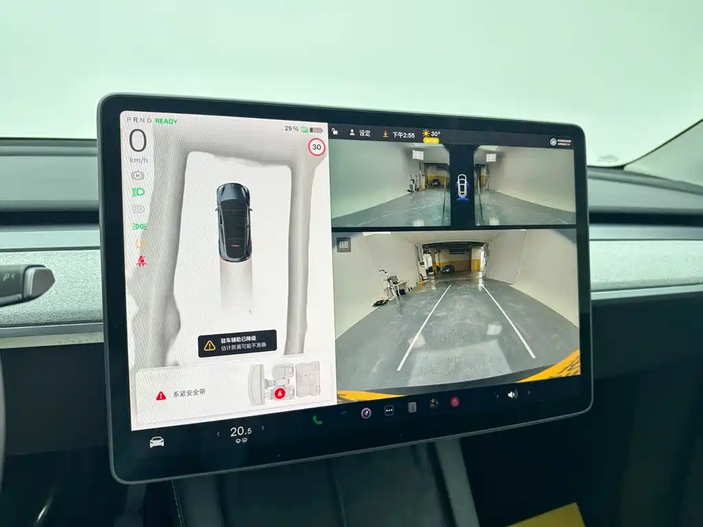 Tesla Model Y — миниатюра 12