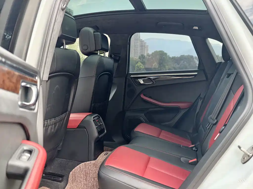 Porsche Macan — миниатюра 5