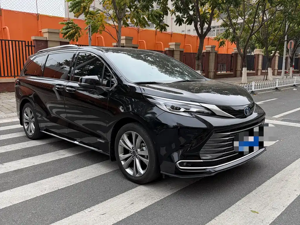 Toyota Sienna 2023 2.5L Luxury