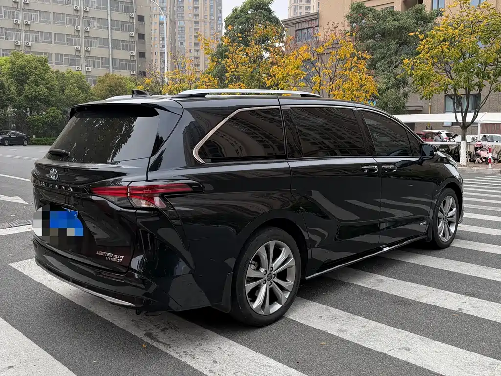Toyota Sienna 2023 2.5L Luxury