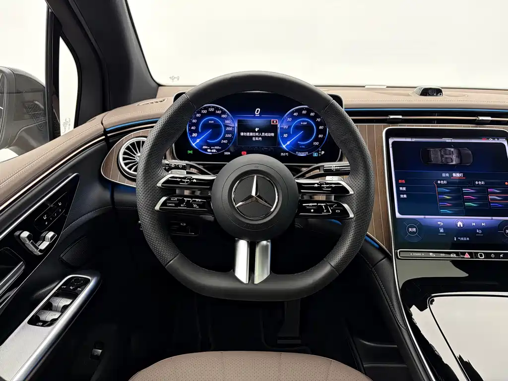 Mercedes-Benz EQE SUV — миниатюра 16