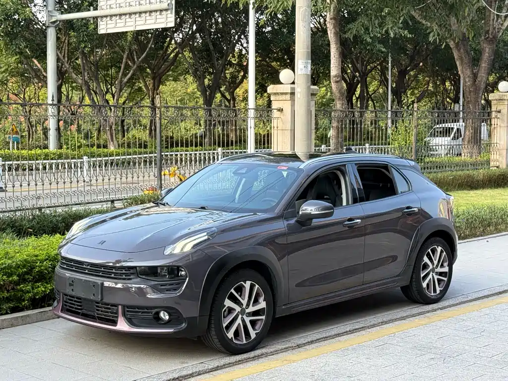 Lynk & Co 02