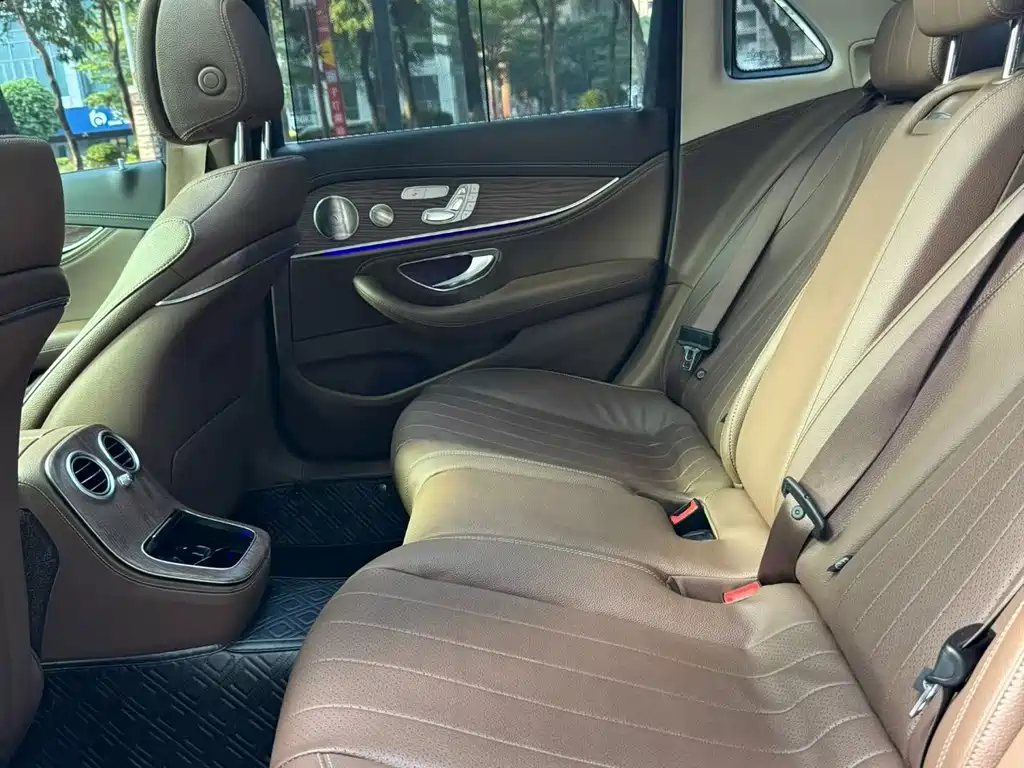 Mercedes-Benz E-Class — миниатюра 9
