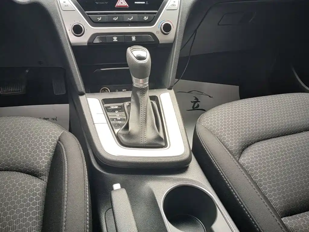 Hyundai Elantra — миниатюра 14