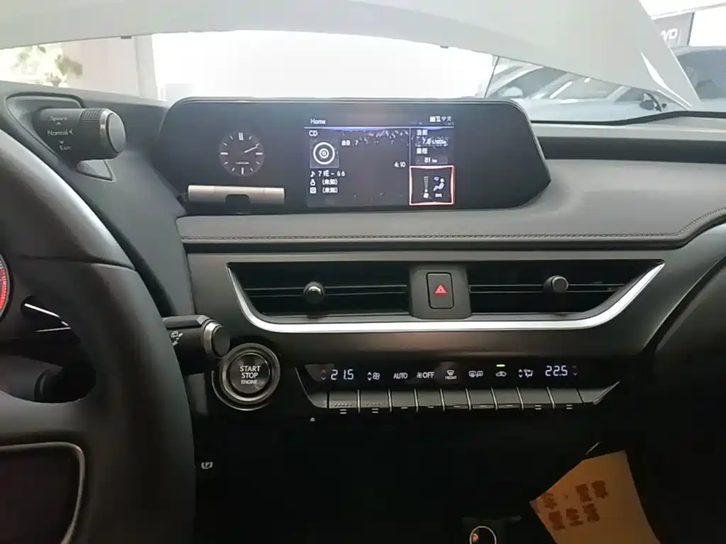 Lexus UX — миниатюра 9