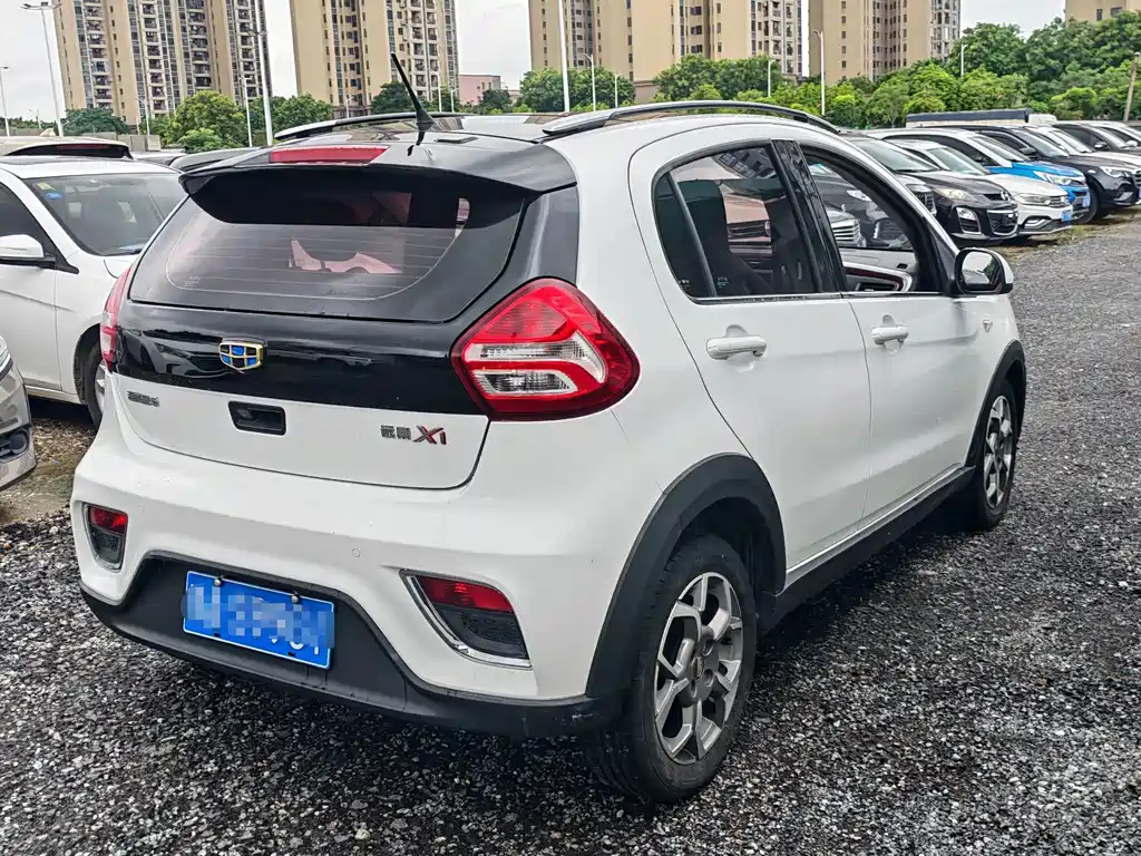 Geely Vision X1 — миниатюра 6