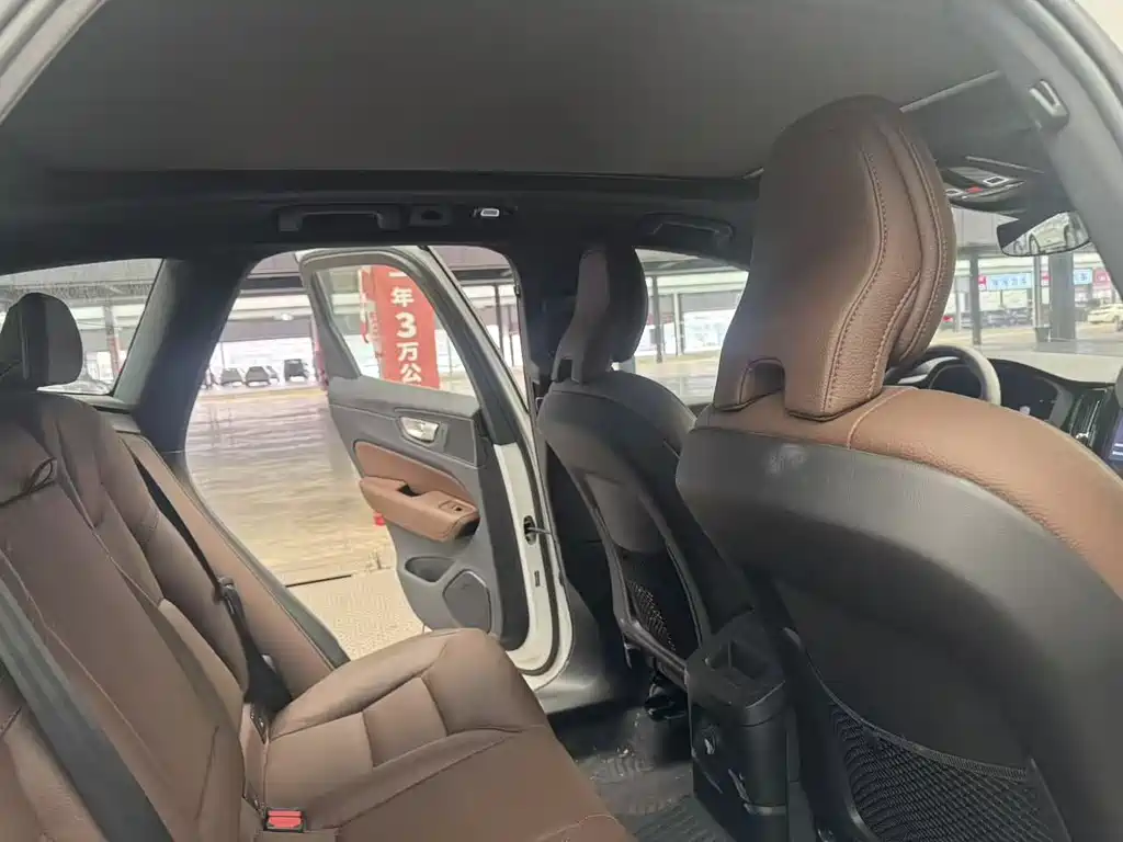 VOLVO XC60 PLUG IN HYBRID