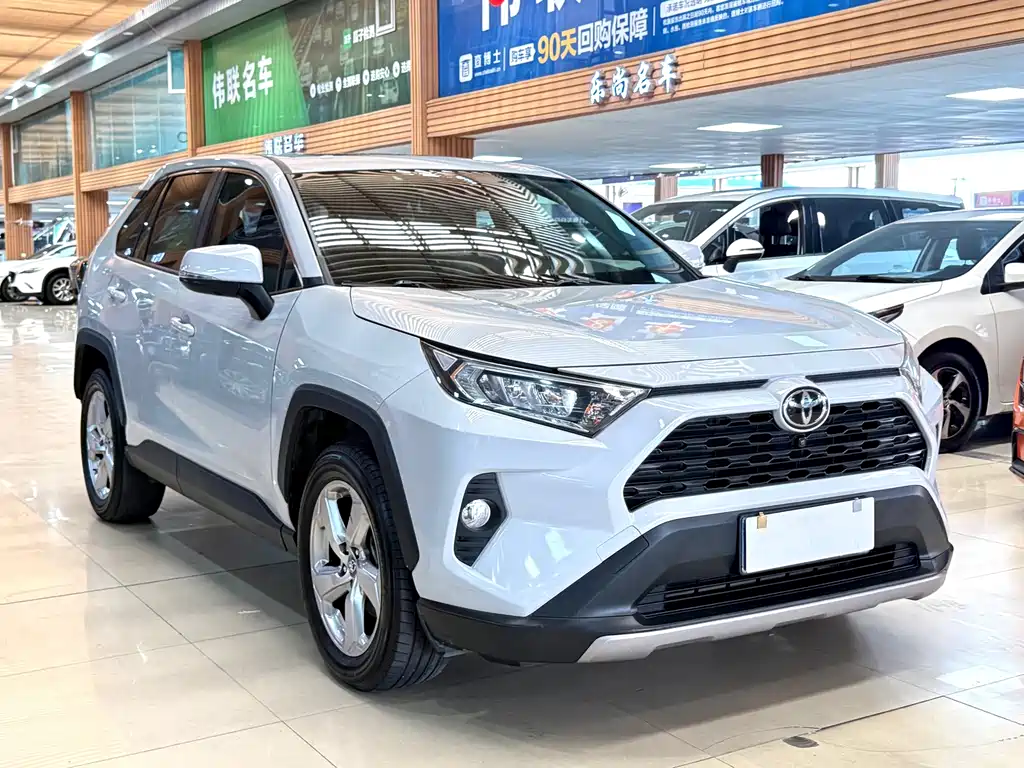 Toyota RAV4 — миниатюра 3