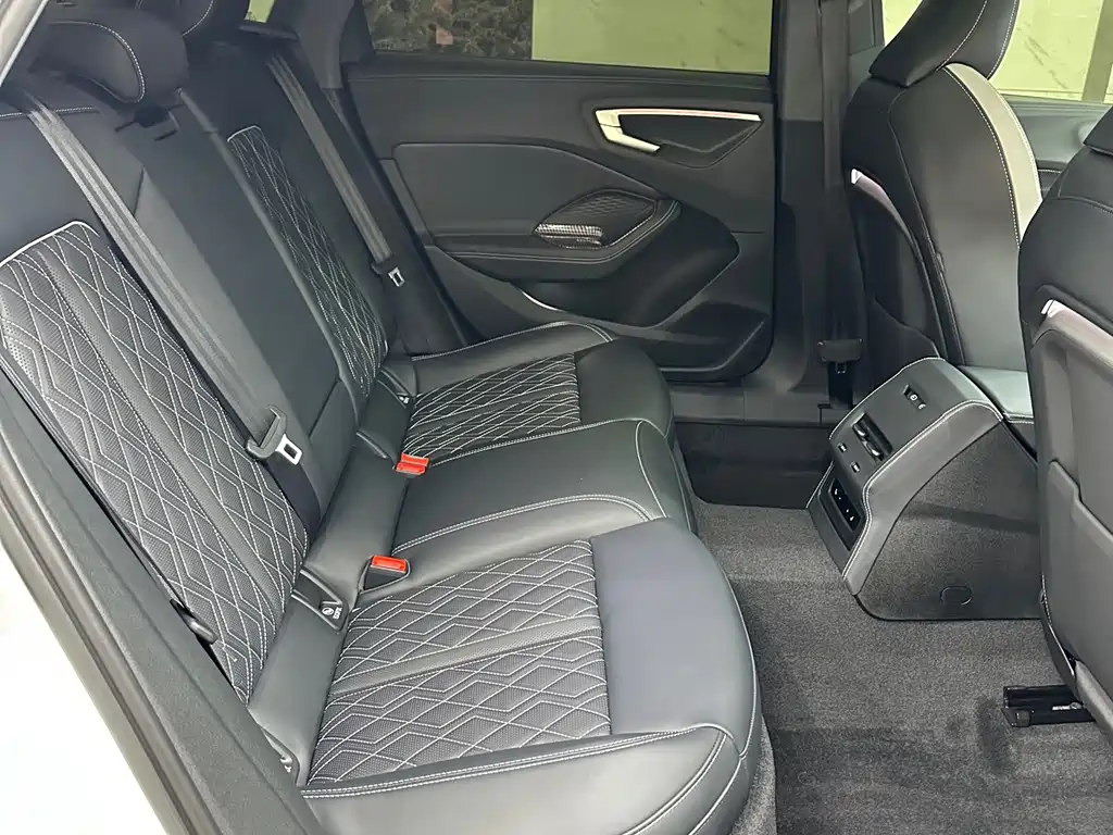 Audi A5L — миниатюра 11