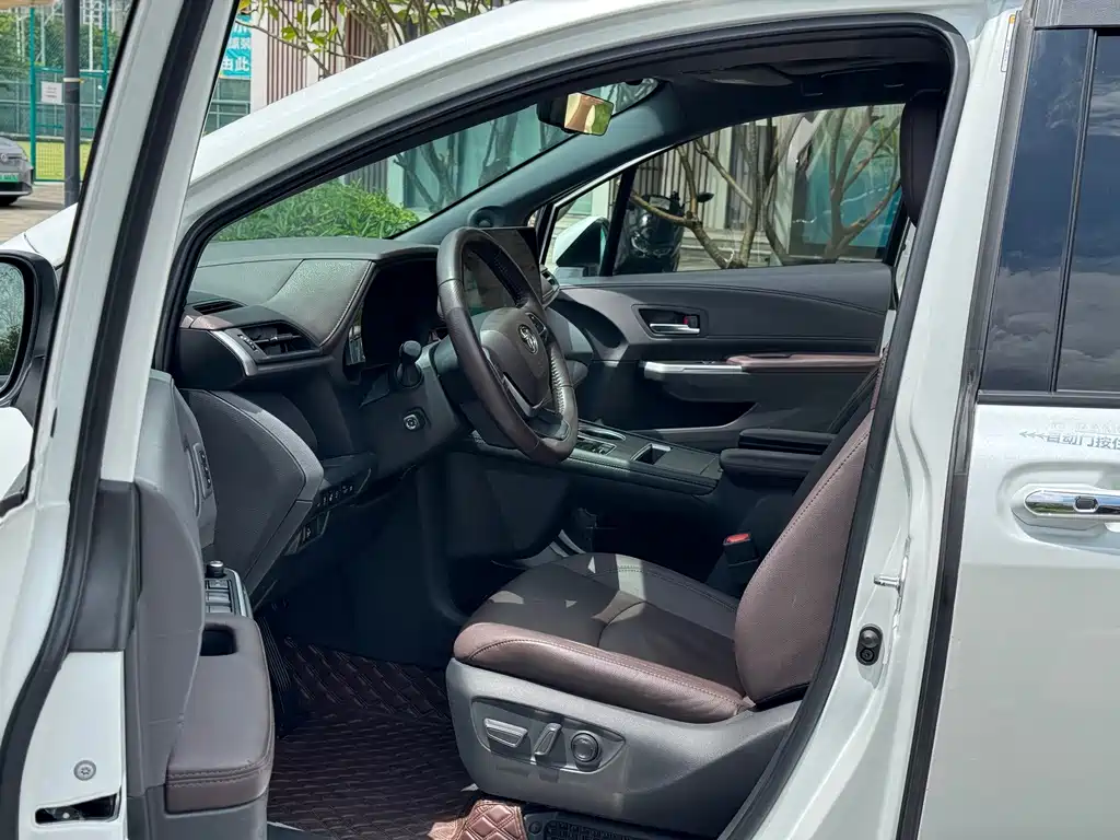 Toyota Sienna — миниатюра 5