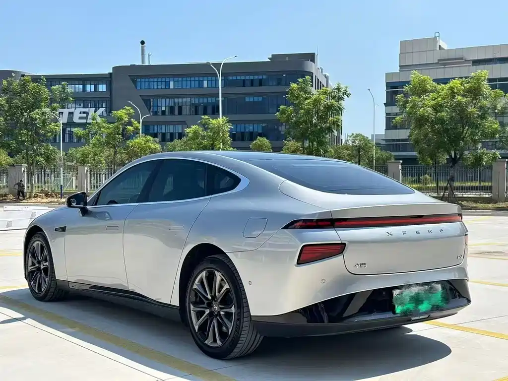 XPeng P7 — миниатюра 7