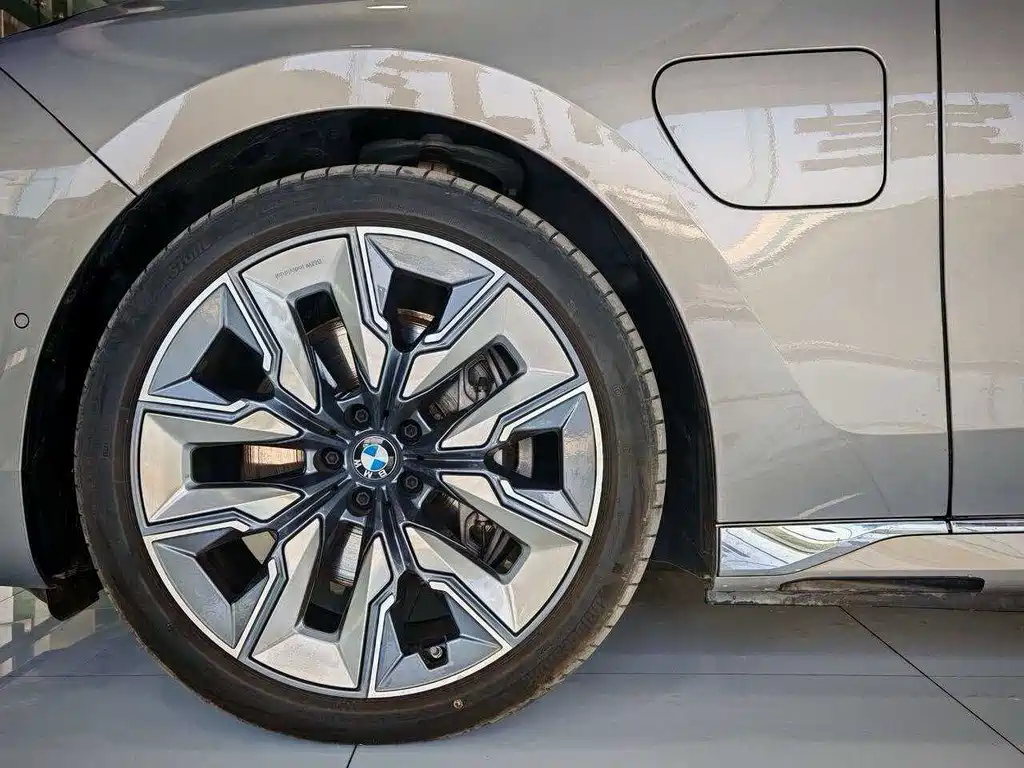 BMW i7 — миниатюра 6