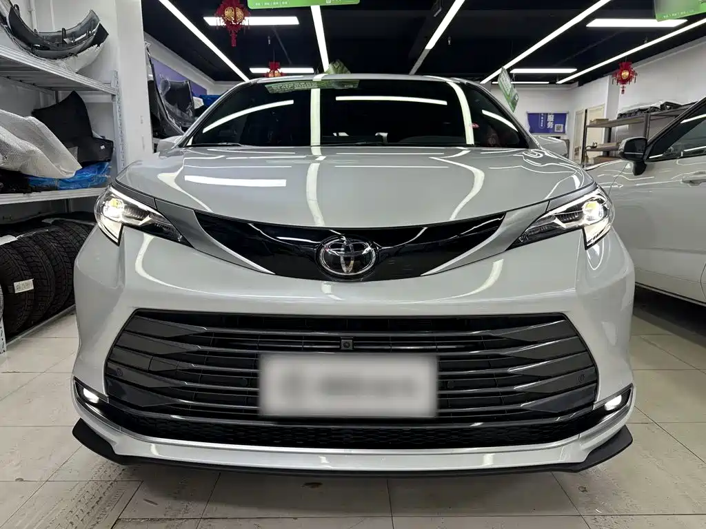 Toyota Sienna — миниатюра 14