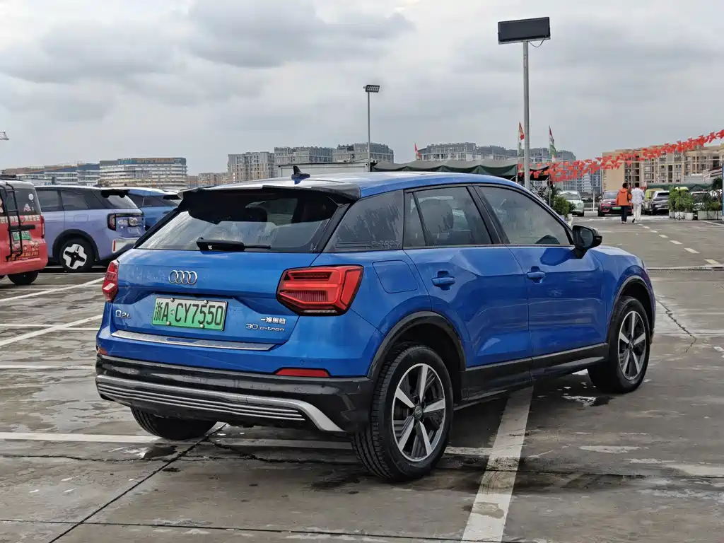 Audi Q2L e-tron — миниатюра 4