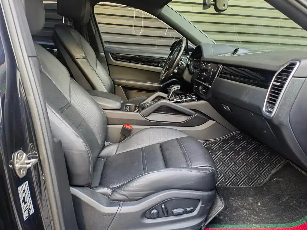 Porsche Cayenne — миниатюра 6