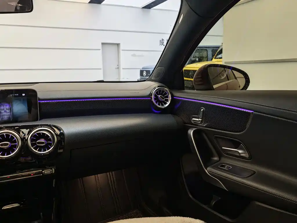 Mercedes-Benz A-Class — миниатюра 8