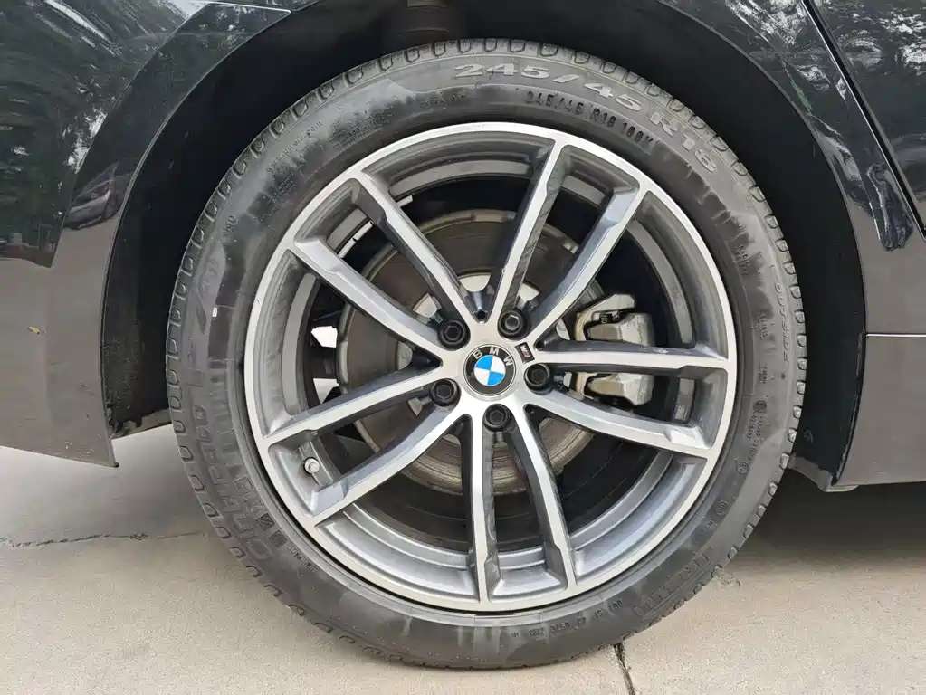 BMW 5 Series New Energy — миниатюра 15