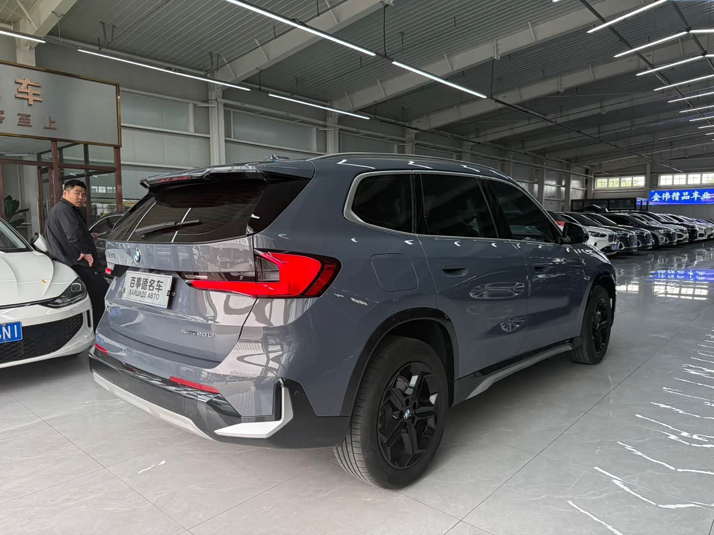 BMW X1 1.5 л 2023 г. Серебристо-серый, пробег 20000 км