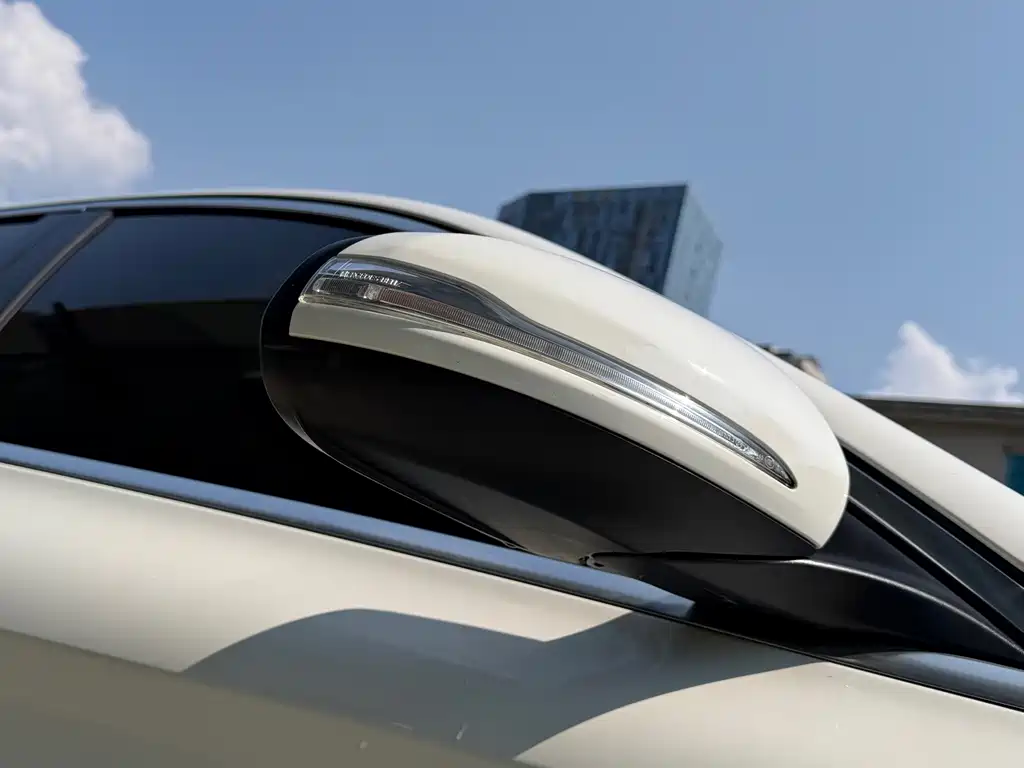 Mercedes-Benz C-Class — миниатюра 13