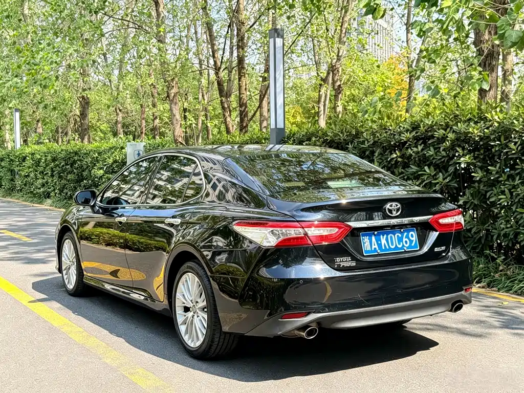 Toyota Camry — миниатюра 7