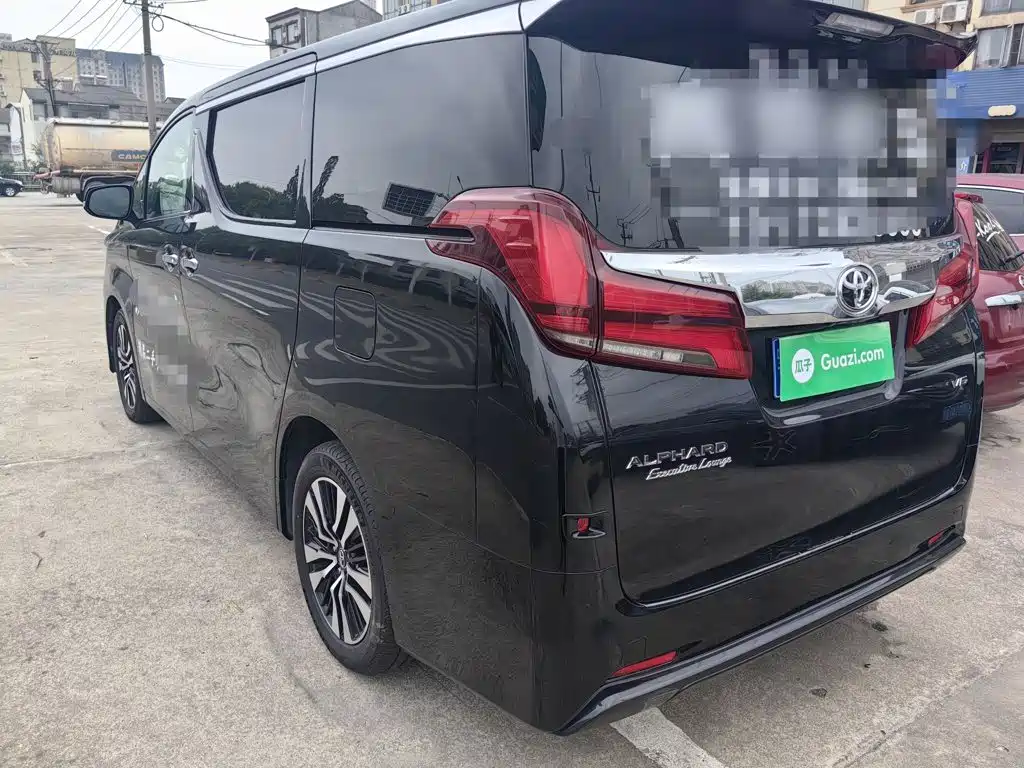 Toyota Alphard — миниатюра 5