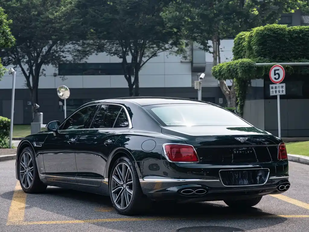 Bentley Flying Spur PHEV — миниатюра 7