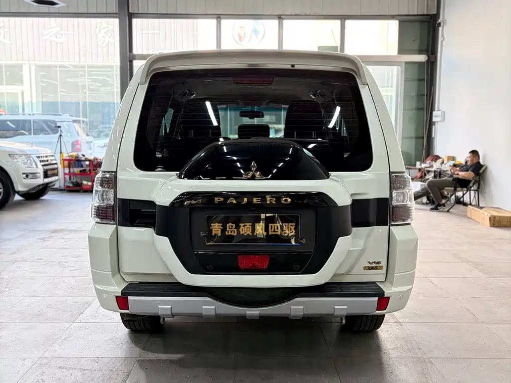 Mitsubishi Pajero (Import) — миниатюра 4