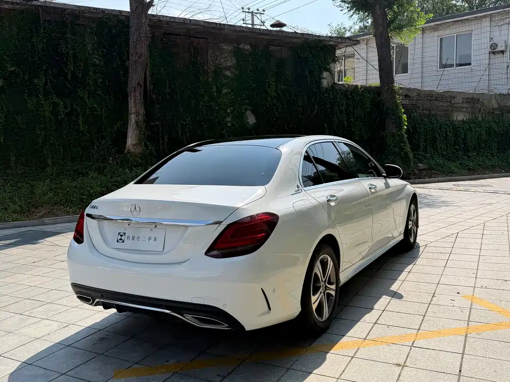 Mercedes-Benz C-Class — миниатюра 11