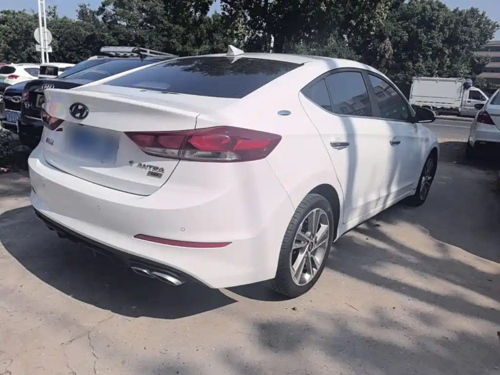 Hyundai Elantra — миниатюра 7