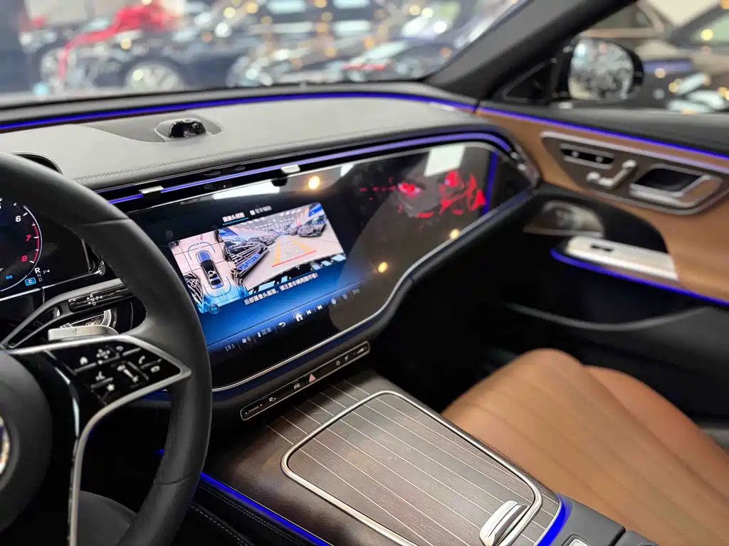 Mercedes-Benz E-Class — миниатюра 10