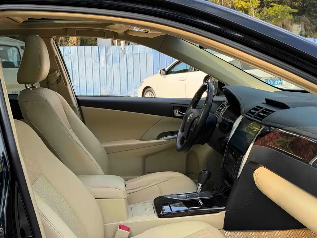 Toyota Camry — миниатюра 16
