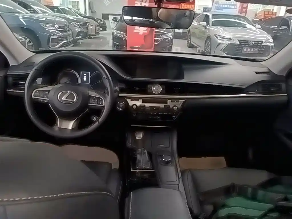 Lexus ES — миниатюра 10