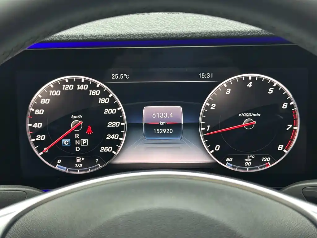 Mercedes-Benz E-Class — миниатюра 9