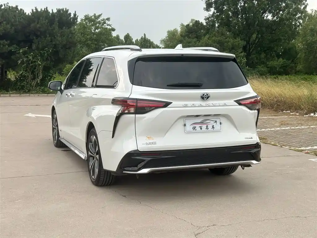 Toyota Granvia 2023 2.5L VIP
