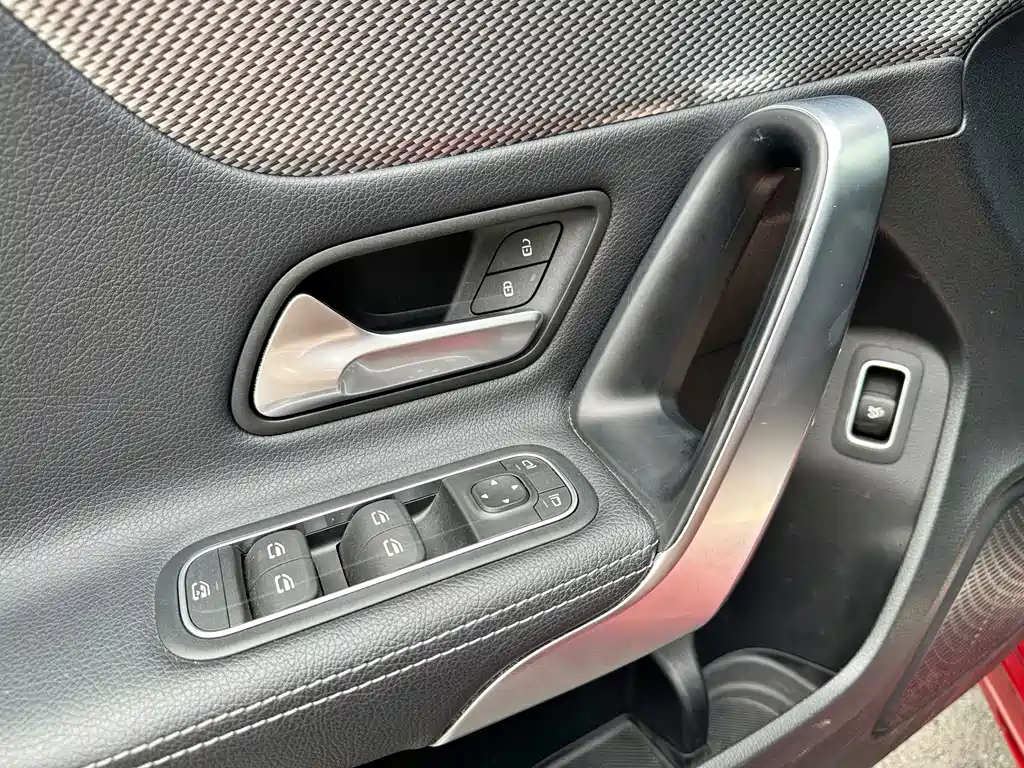 Mercedes-Benz A-Class — миниатюра 10