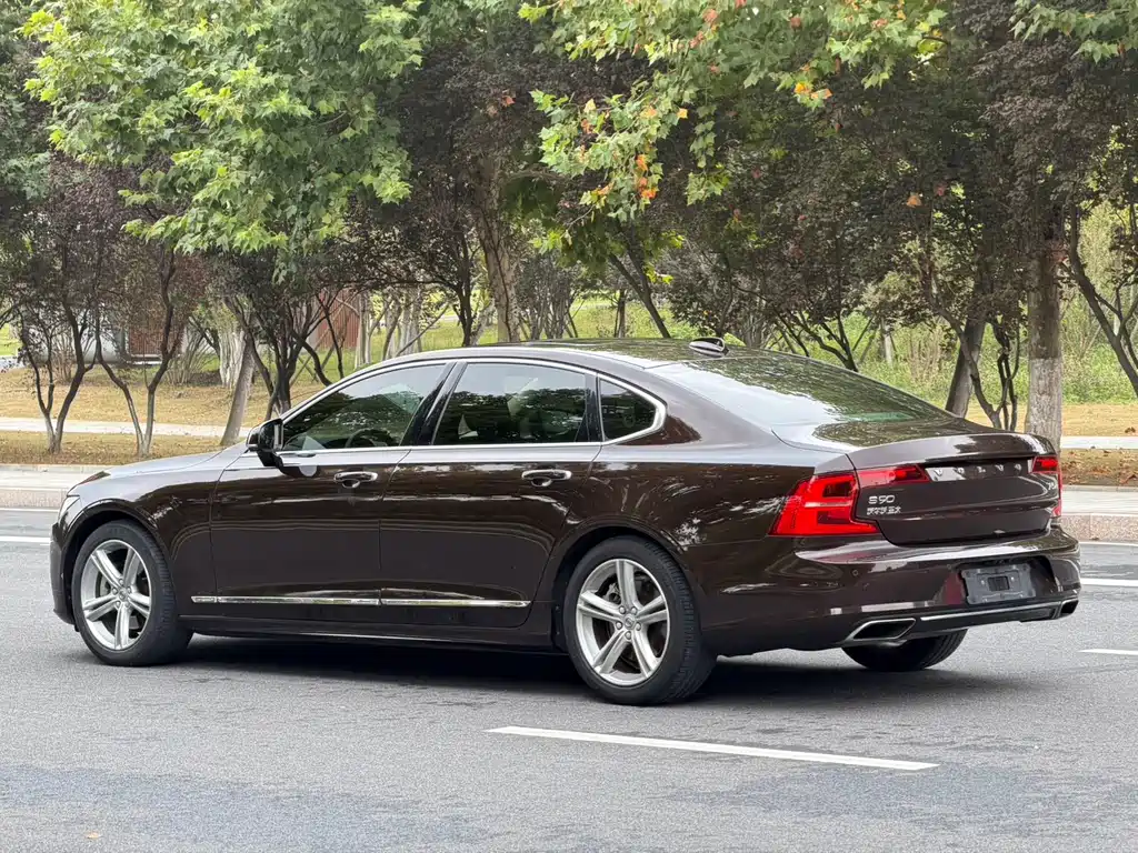 Volvo S90 — миниатюра 6