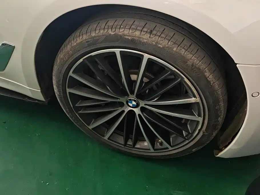 BMW 5 Series — миниатюра 6