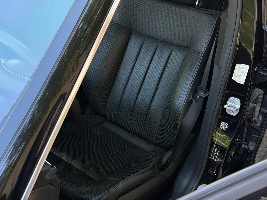 Mercedes-Benz E-Class — миниатюра 7