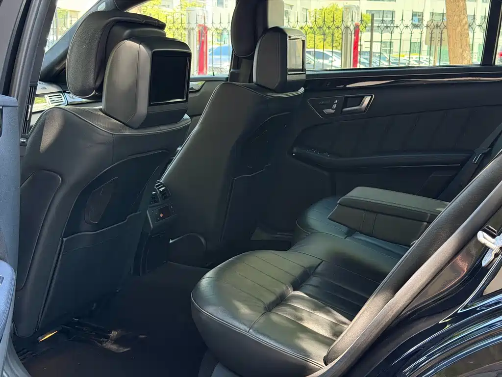 Mercedes-Benz E-Class — миниатюра 9