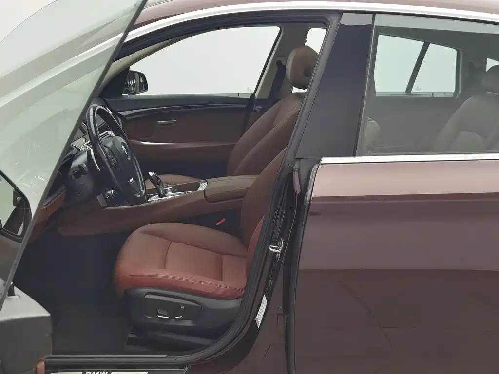 BMW 5 Series GT — миниатюра 10