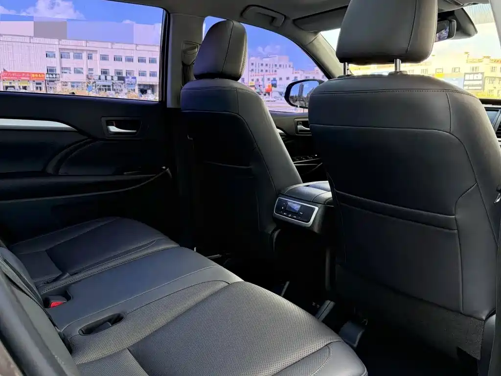Toyota Highlander — миниатюра 3