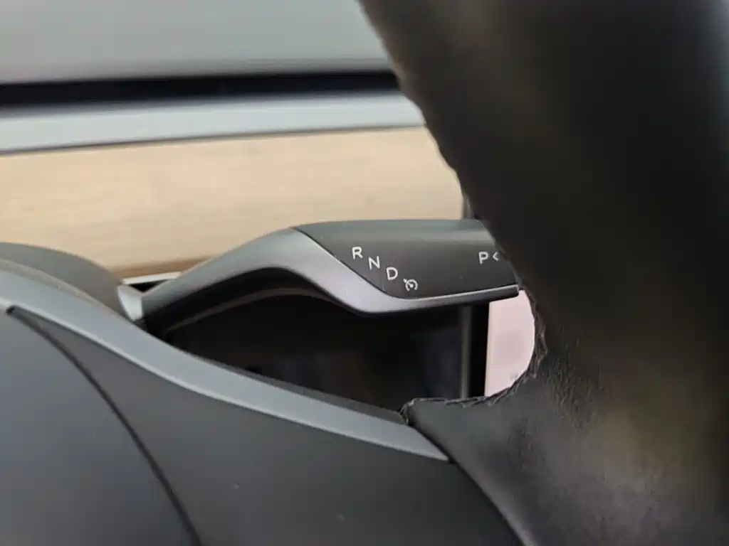 Tesla Model Y — миниатюра 14