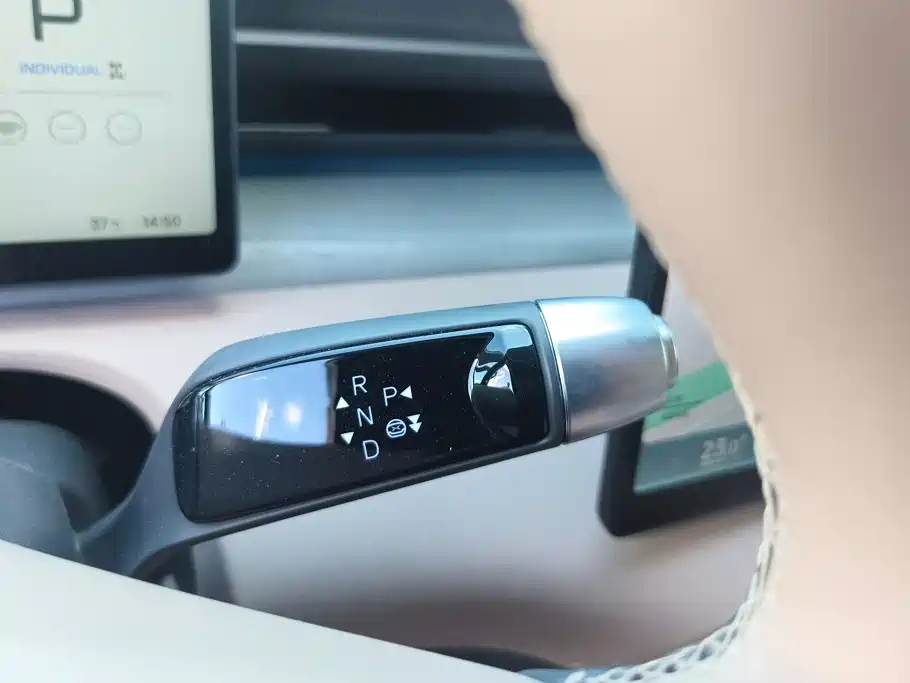 XPeng X9 — миниатюра 16