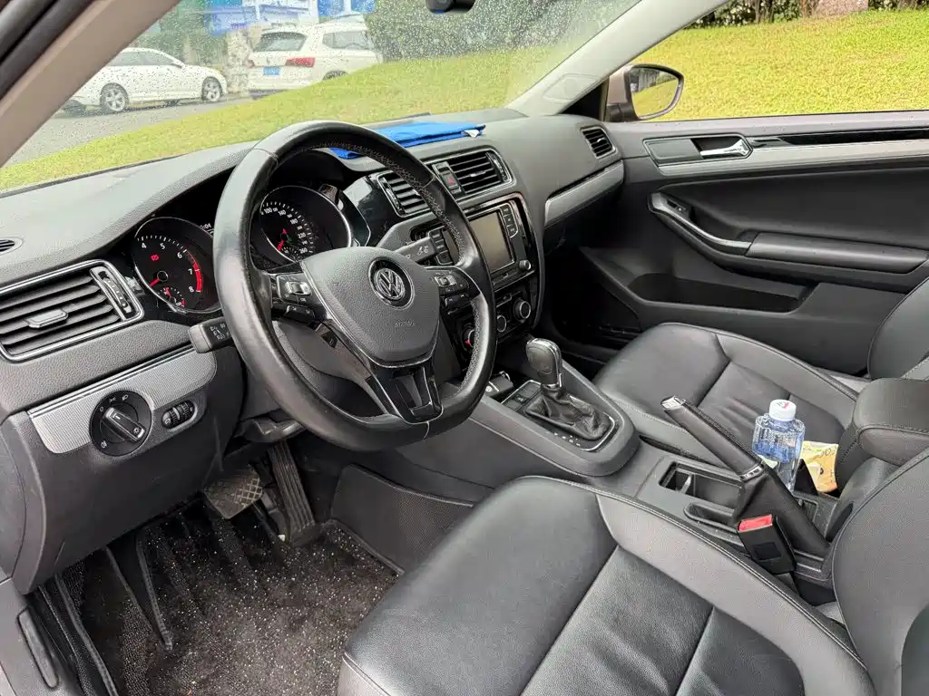 Volkswagen Sagitar — миниатюра 7