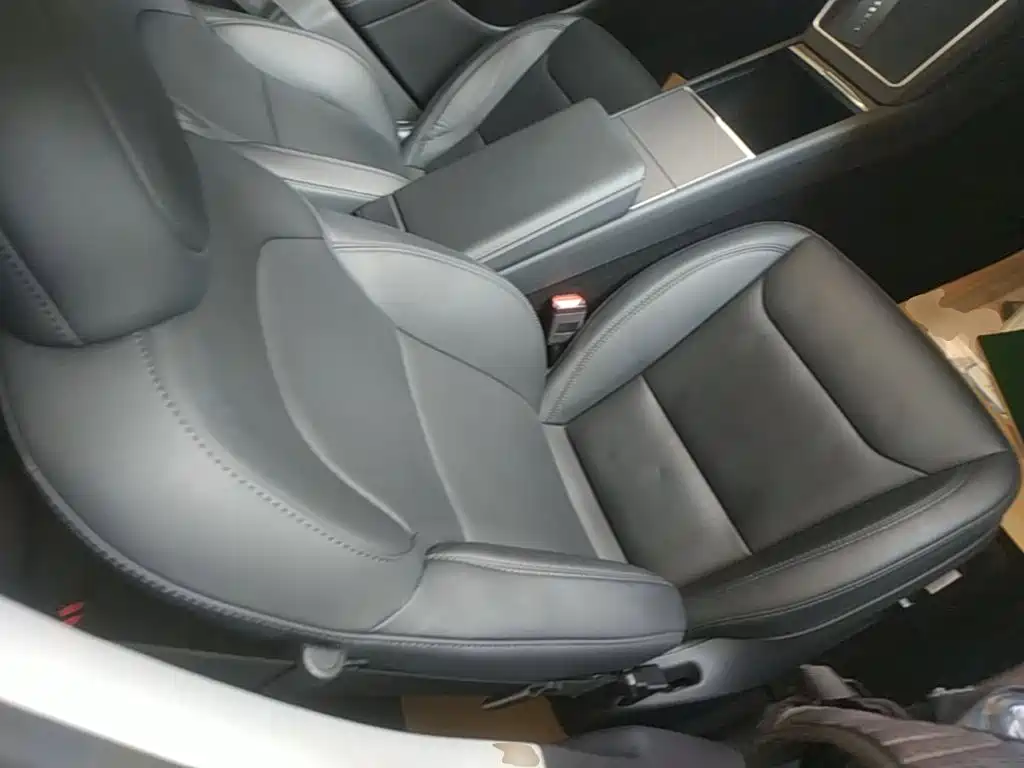 Tesla Model Y — миниатюра 25