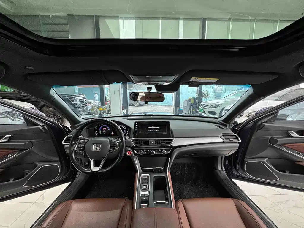 Honda Inspire Sharp Hybrid 2.0L Pure Elegant Edition, фото 16